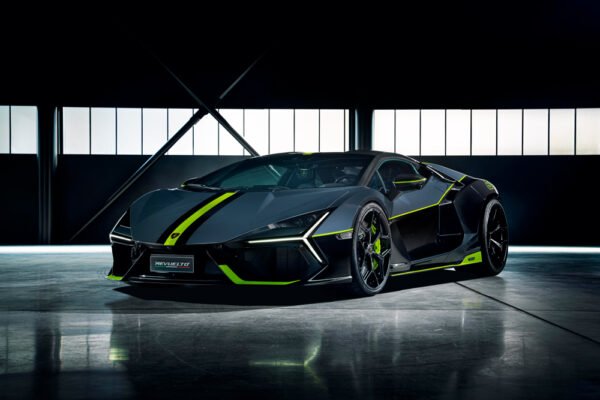 Lamborghini Revuelto